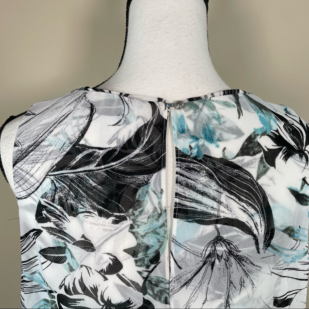 White House Black Market Blue Floral Blouse - Picture 7 of 7